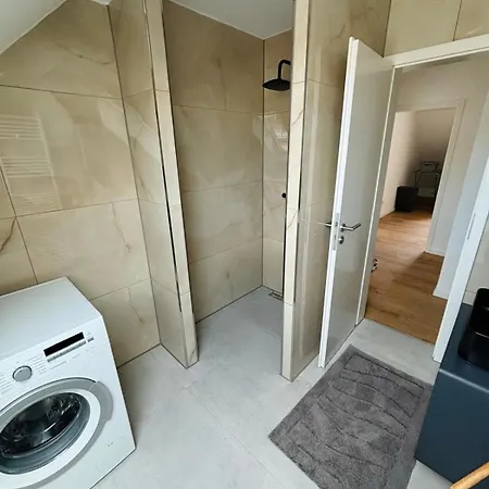 Apartment- Kernsaniert-duesseldorf Bilk شقة