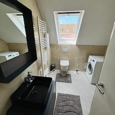 Apartment- Kernsaniert-duesseldorf Bilk Apartman *