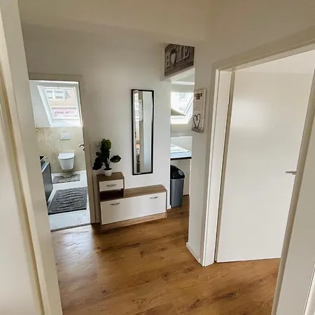 Apartment- Kernsaniert-duesseldorf Bilk شقة